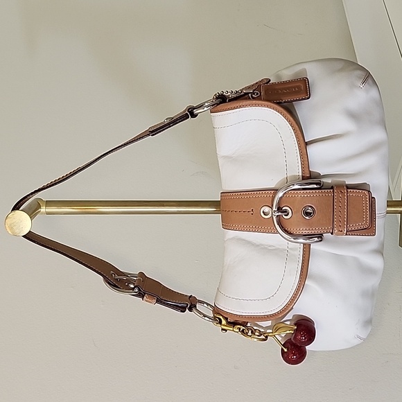 COACH Y2K White Tan Soho FlapLeather w/Buckle Shoulder Bag F15204